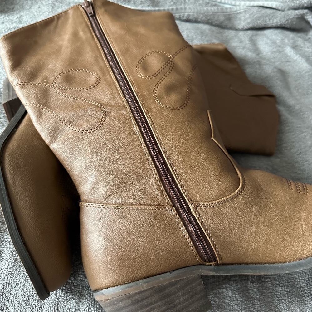 Very nice boots with great stitching